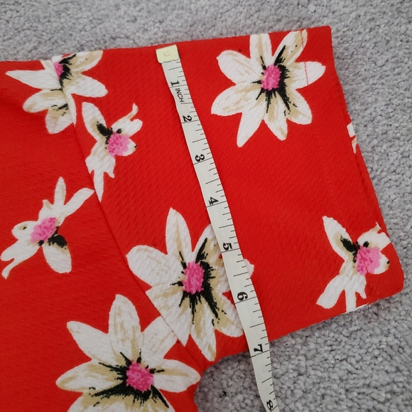 Women's Floral Top - Picture 6 of 7